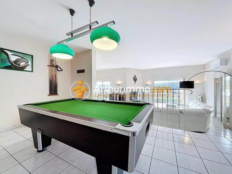 Maison - 205 m² - 7 pièces