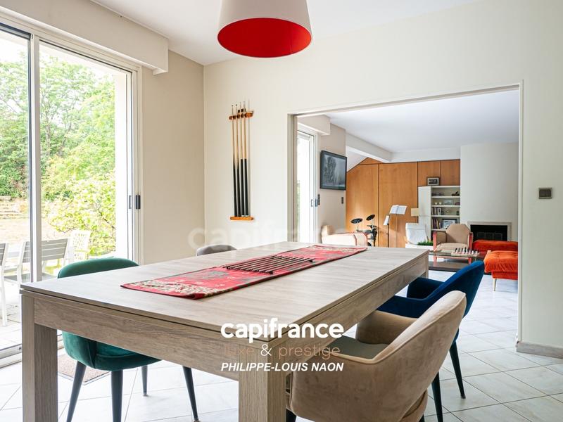 Maison - 230 m² - 10 pièces