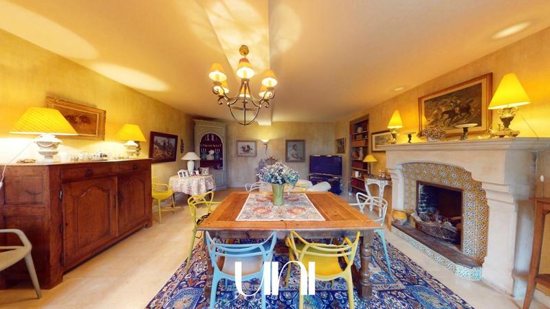 Propriété - 285 m² - 9 pièces