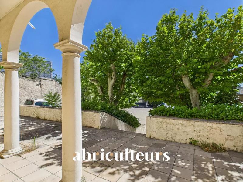 Local commercial - 268 m²