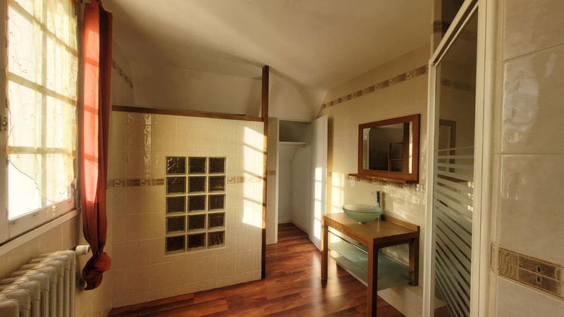 Maison - 220 m² - 7 pièces