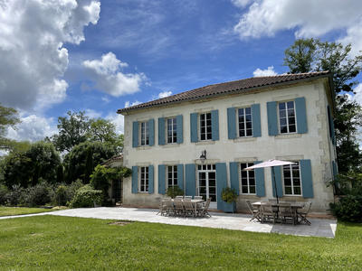 Maison - 399 m² - 7 pièces