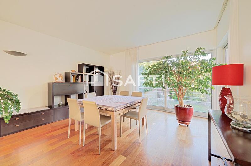 Maison - 220 m² - 7 pièces