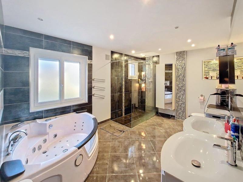 Maison - 156 m² - 7 pièces