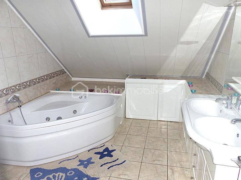 Maison traditionnelle - 195 m² - 8 pièces