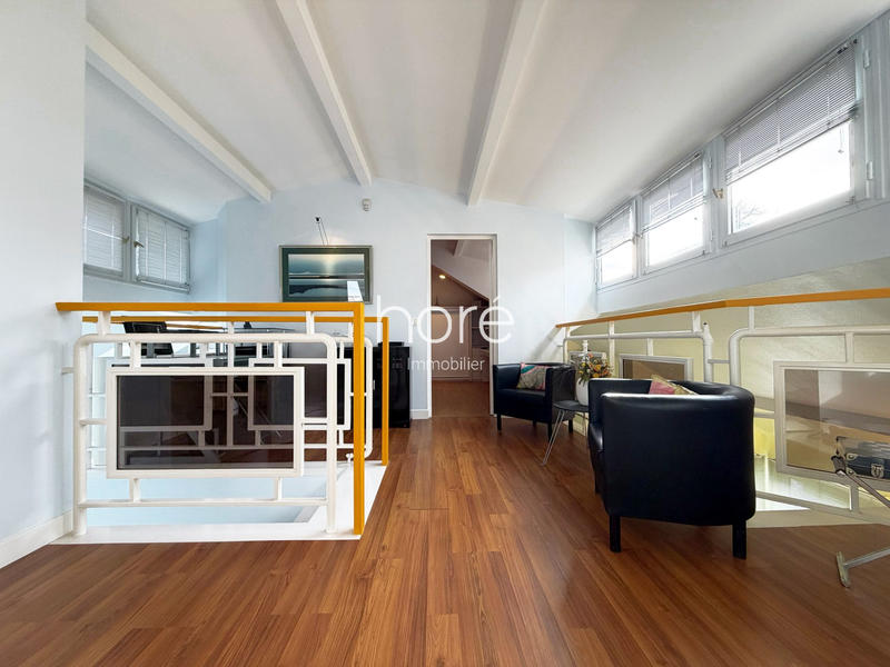 Maison - 210 m² - 8 pièces