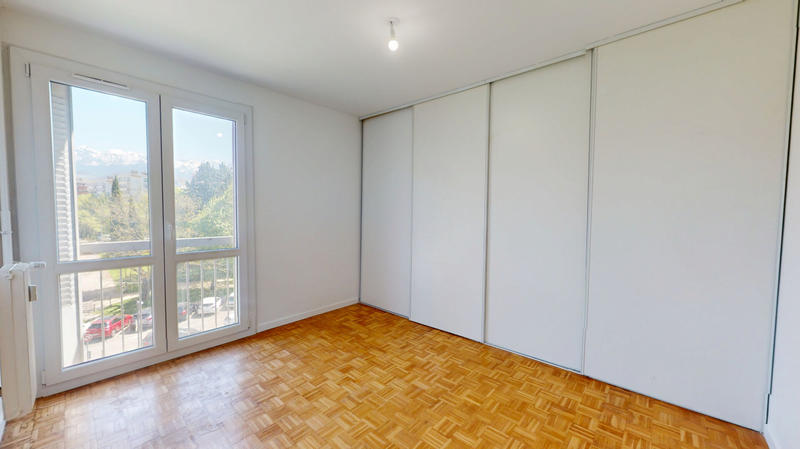 Appartement - 100 m² - 5 pièces