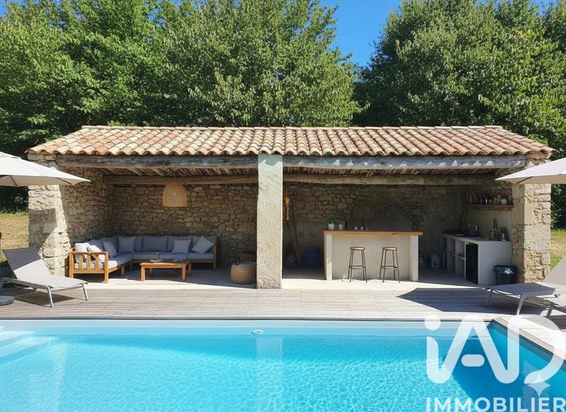 Maison - 230 m² - 7 pièces