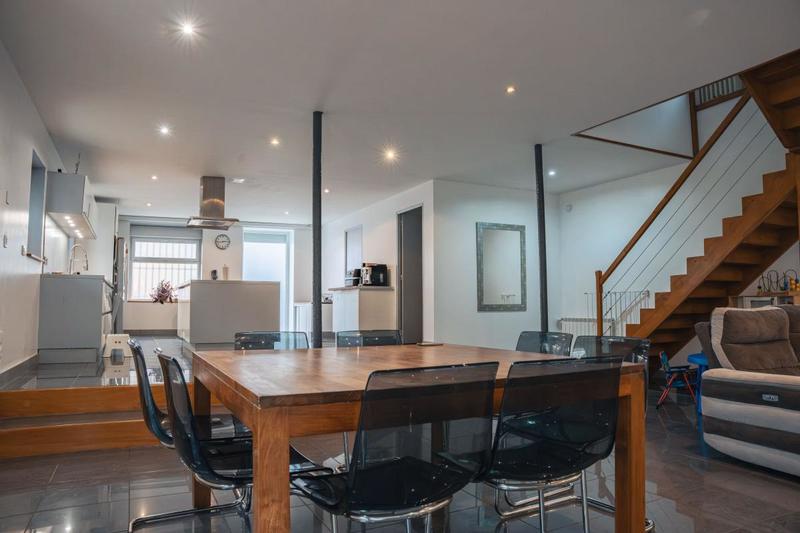 Maison - 330 m² - 9 pièces