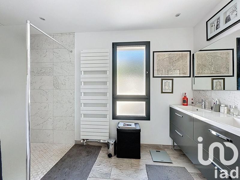 Maison - 247 m² - 7 pièces