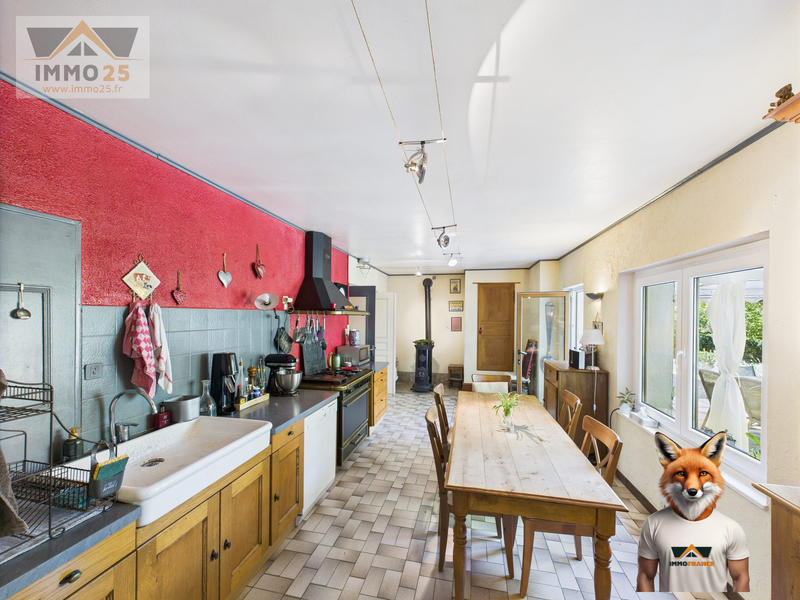 Maison - 240 m² - 9 pièces