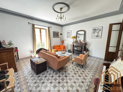 Maison - 245 m² - 12 pièces