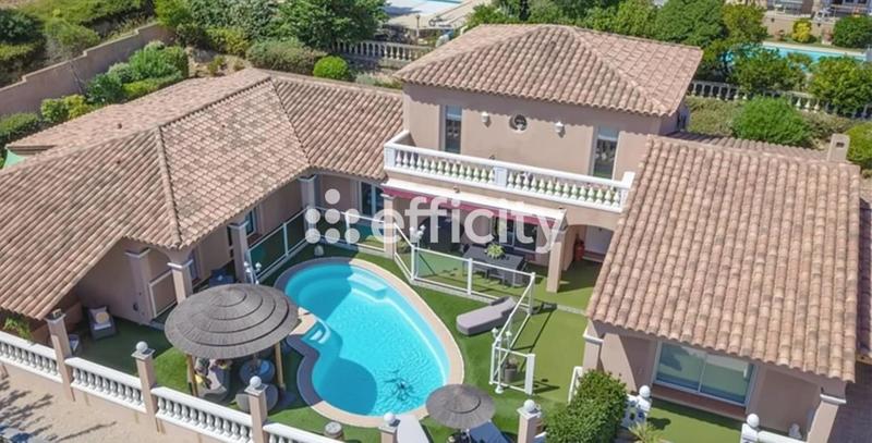 Maison - 278 m² - 9 pièces