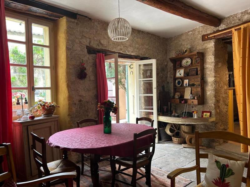 Maison - 241 m² - 9 pièces