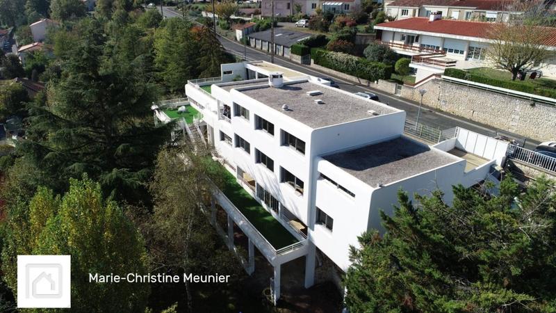 Villa - 265 m² - 9 pièces