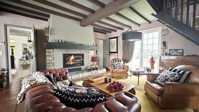 Maison - 230 m² - 7 pièces