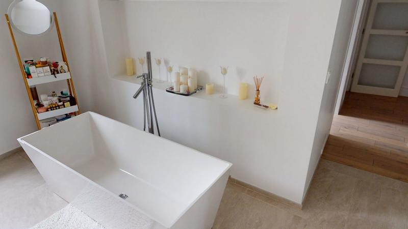 Maison - 345 m² - 12 pièces