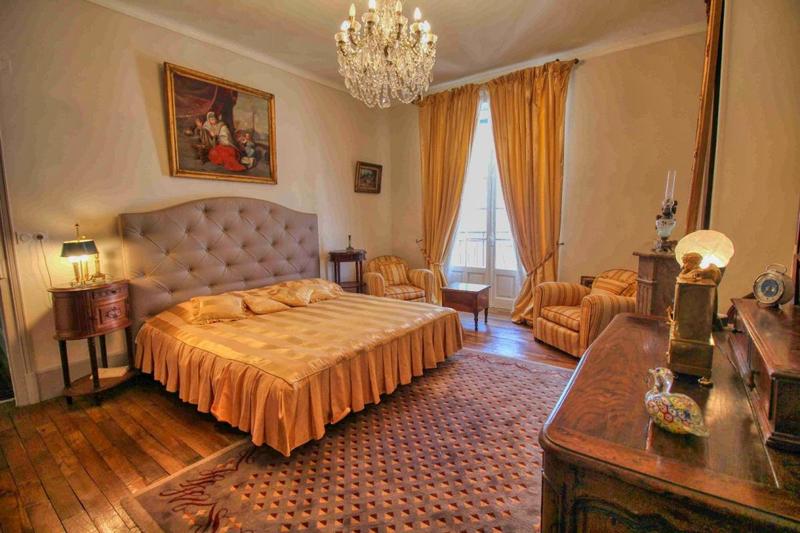 Maison bourgeoise - 330 m² - 10 pièces