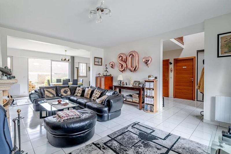 Maison - 180 m² - 8 pièces