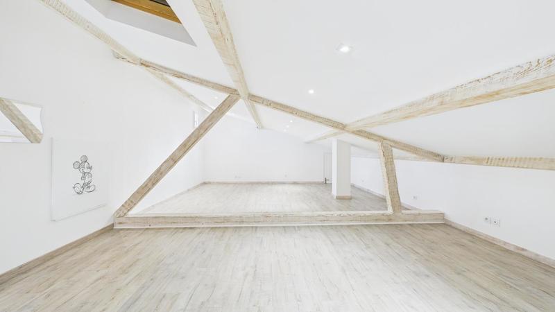 Maison - 207 m² - 7 pièces