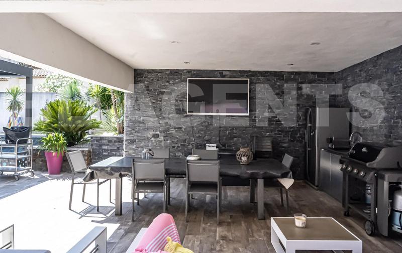 Maison - 260 m² - 6 pièces