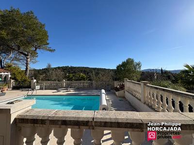 Maison - 191 m² - 8 pièces