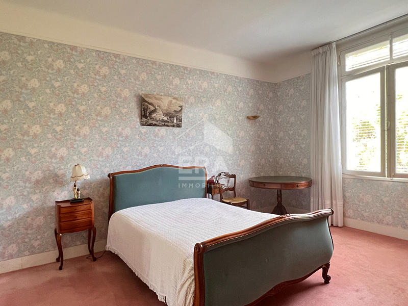 Maison - 313 m² - 12 pièces