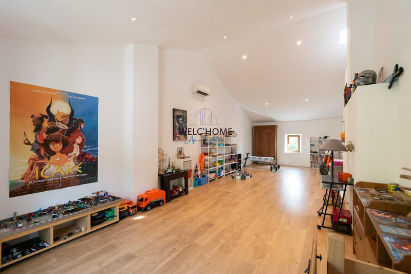 Maison - 210 m² - 8 pièces