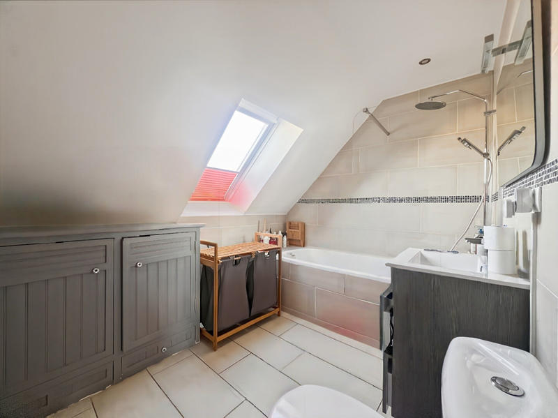 Maison - 95 m² - 5 pièces