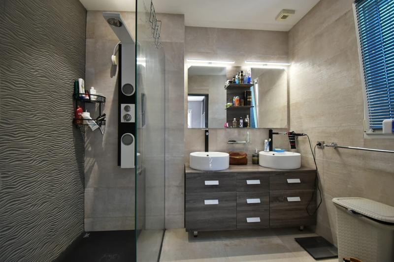 Maison contemporaine - 200 m² - 8 pièces