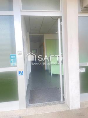 Local commercial - 92 m² - 9 pièces