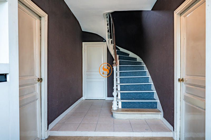 Maison - 272 m² - 12 pièces