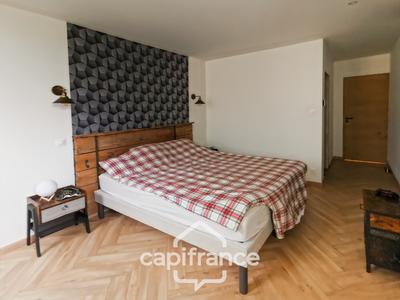 Maison traditionnelle - 170 m² - 8 pièces