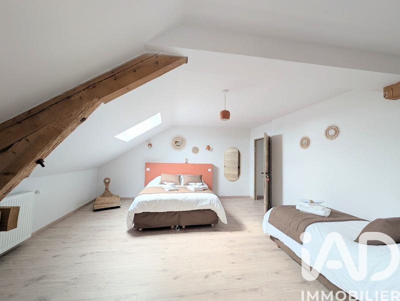 Maison - 370 m² - 6 pièces