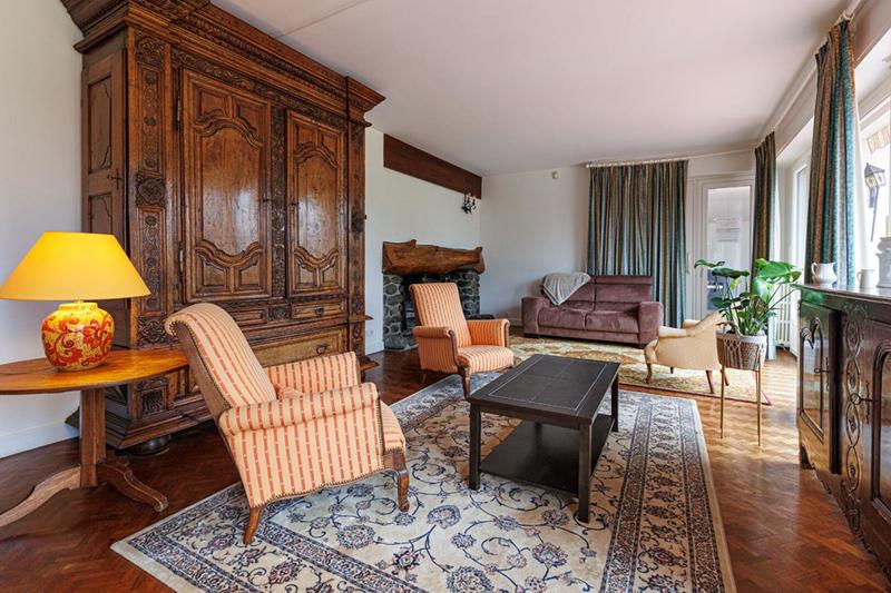 Maison - 341 m² - 12 pièces