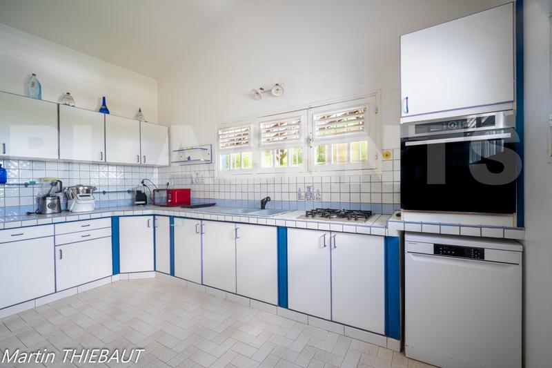 Maison - 260 m² - 12 pièces