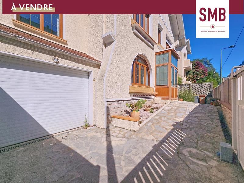 Maison de ville - 180 m² - 8 pièces