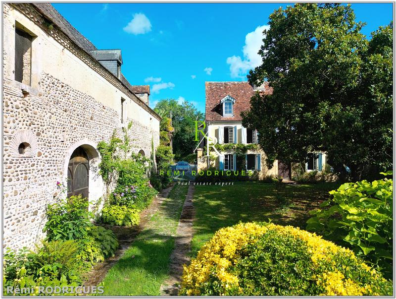 Maison de maîtres - 326 m² - 11 pièces