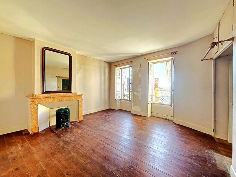 Maison - 202 m² - 6 pièces