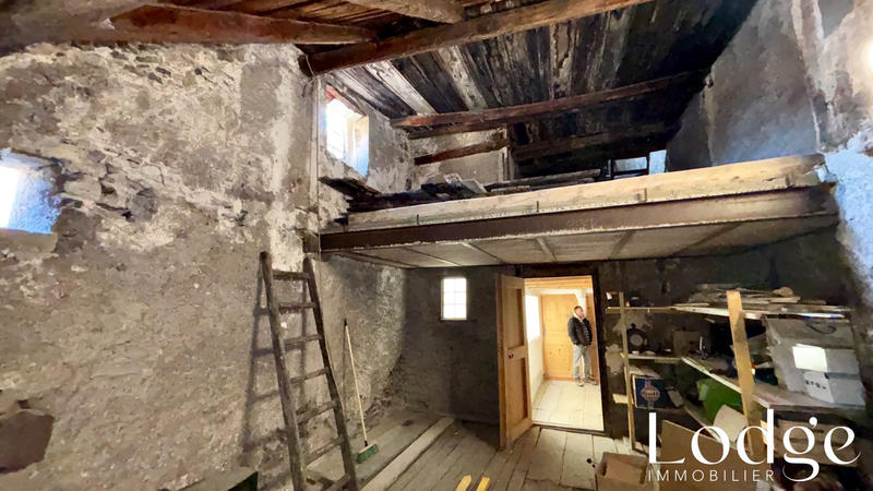 Appartement - 100 m² - 5 pièces