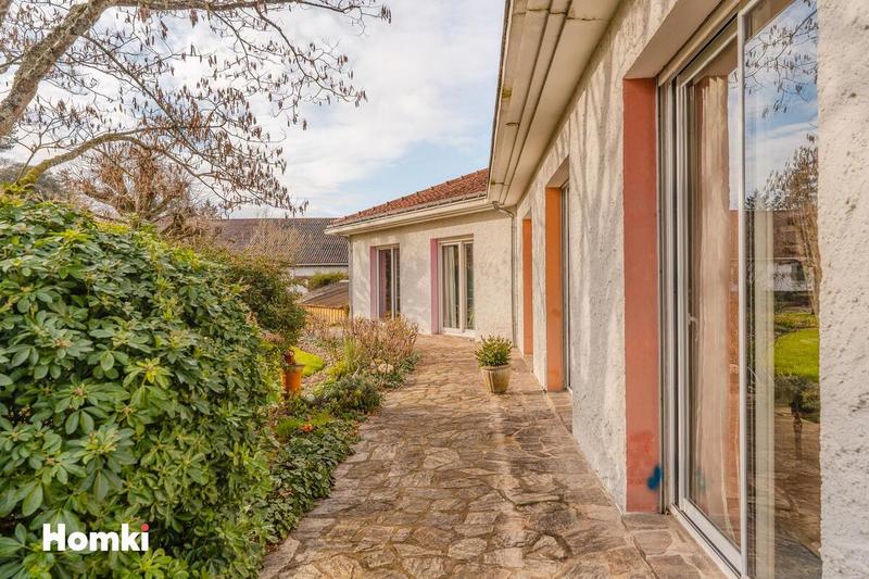 Maison - 218 m² - 7 pièces