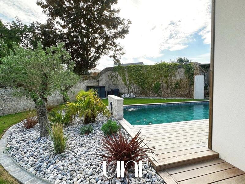 Maison - 300 m² - 6 pièces