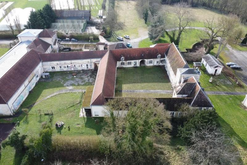 Manoir - 1 800 m² - 100 pièces