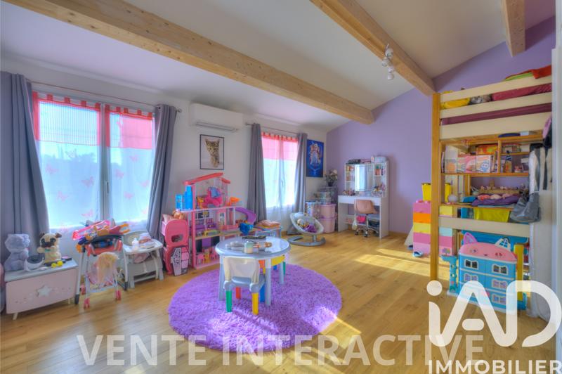 Maison - 224 m² - 9 pièces