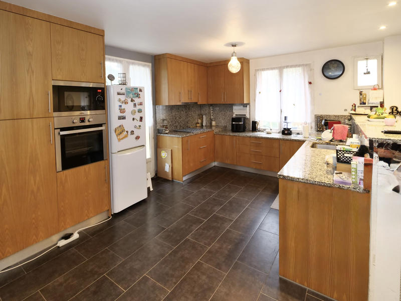 Maison - 184 m² - 9 pièces