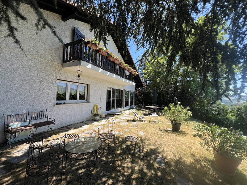 Maison - 237 m² - 8 pièces