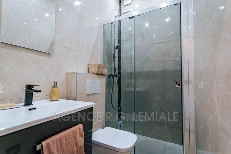 Maison - 230 m² - 11 pièces