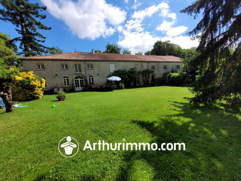 Maison - 215 m² - 7 pièces