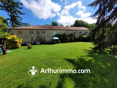 Maison - 215 m² - 7 pièces