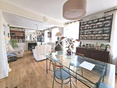 Maison - 297 m² - 8 pièces